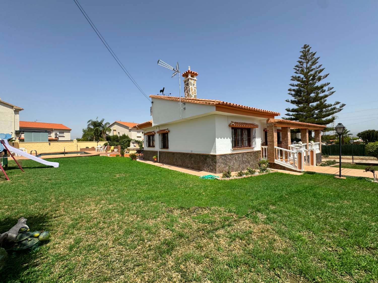 Villa independiente en una sola planta a un paso del centro de Alhaurín de la Torre.