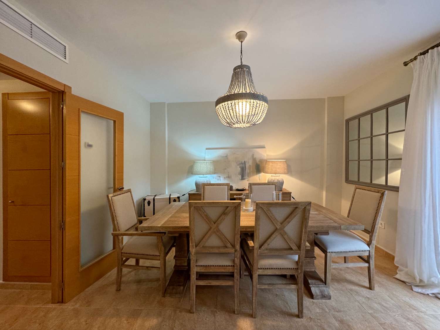 Impecable chalet adosado totalmente renovado, con piscina comunitaria, en urbanización Taralpe